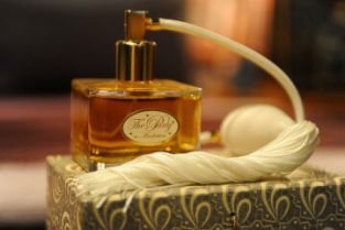 Modne zapachy dla kobiet - idealne na prezent